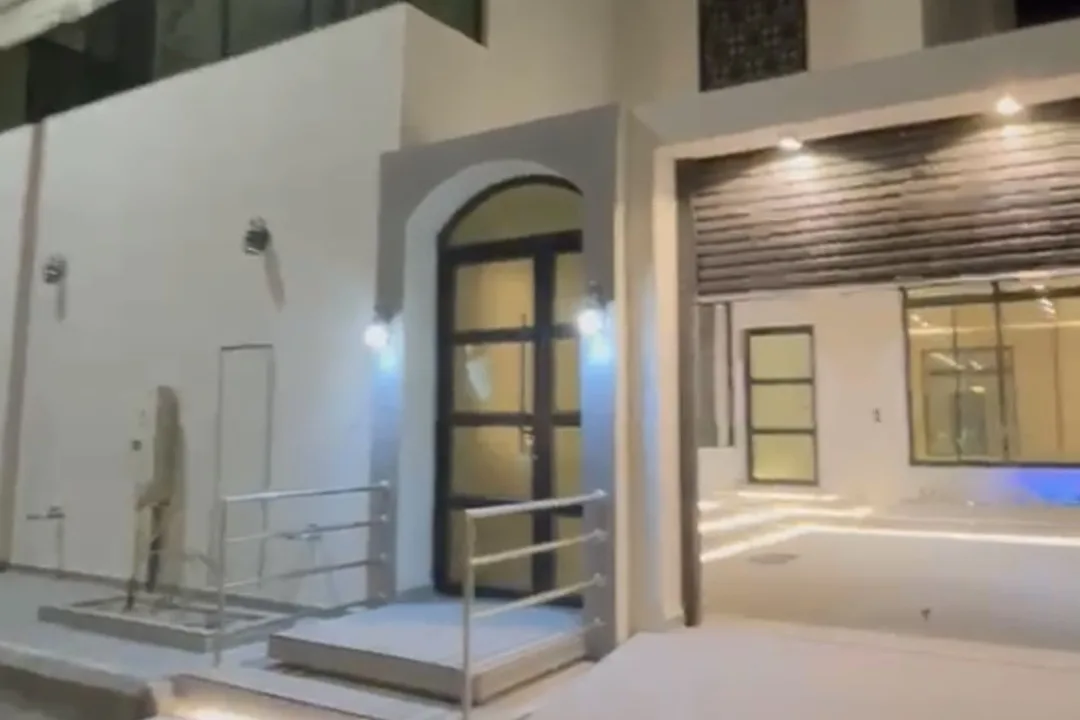 للبيع دبلكس متصل دورين و ملحق – الجشة حي البريد ( النخيل )